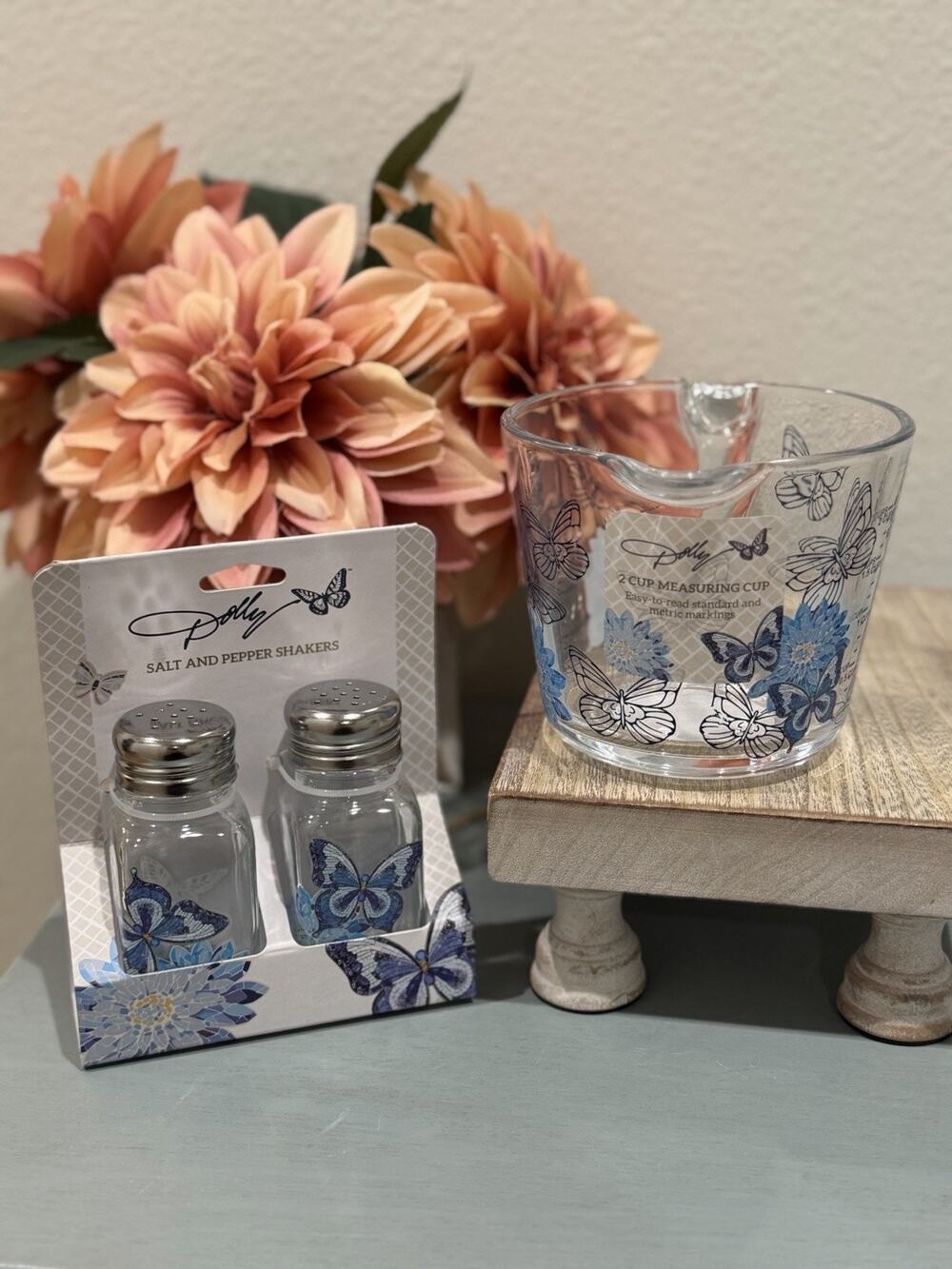 Dolly Parton 2 Cup Glass Measuring Cup Guitar & Butterfly, Salt & Pepper Set